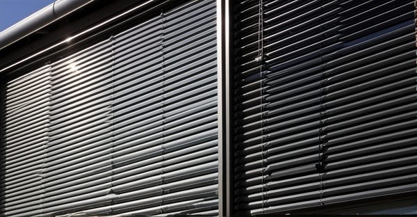 Comment choisir un volet roulant solaire adapté à votre maison