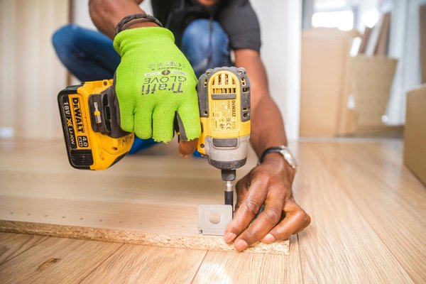 Avis sur les perceuses dewalt : notre guide d'achat complet